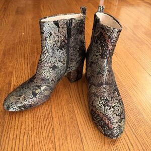 Gianni Bini Jaydennn Floral Embroidered Zip Ankle Boot Size  10M